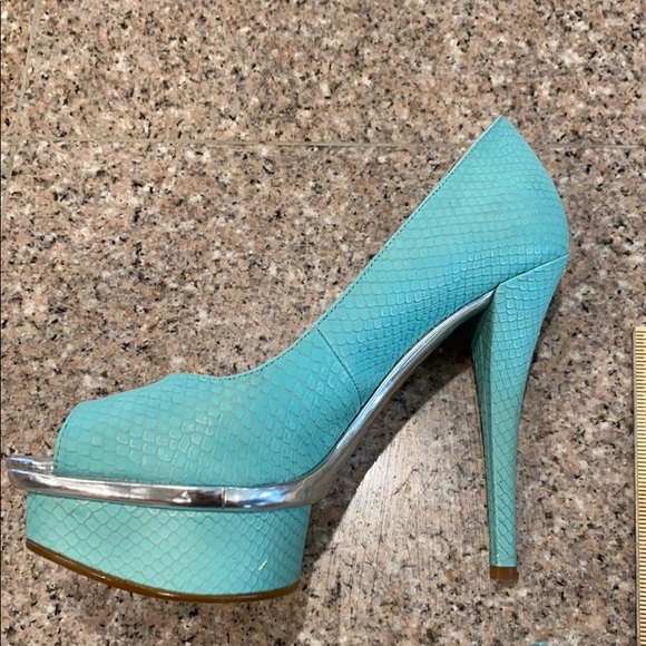 Turquoise Enzo Angiolini heels - Picture 5 of 11